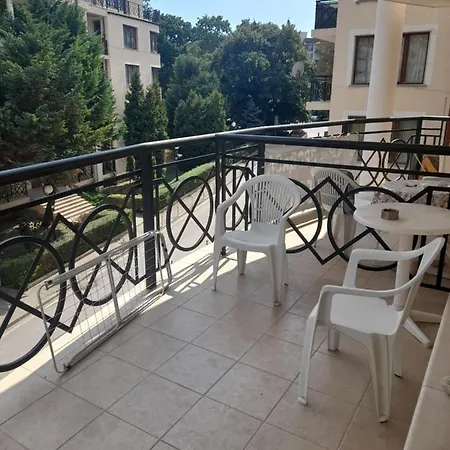 иглика Apartment *